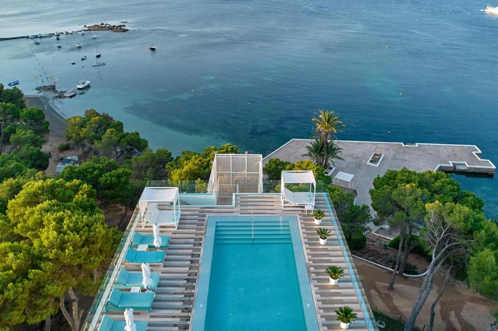 Zwembad van Hotel Iberostar Selection Santa Eulalia Ibiza
