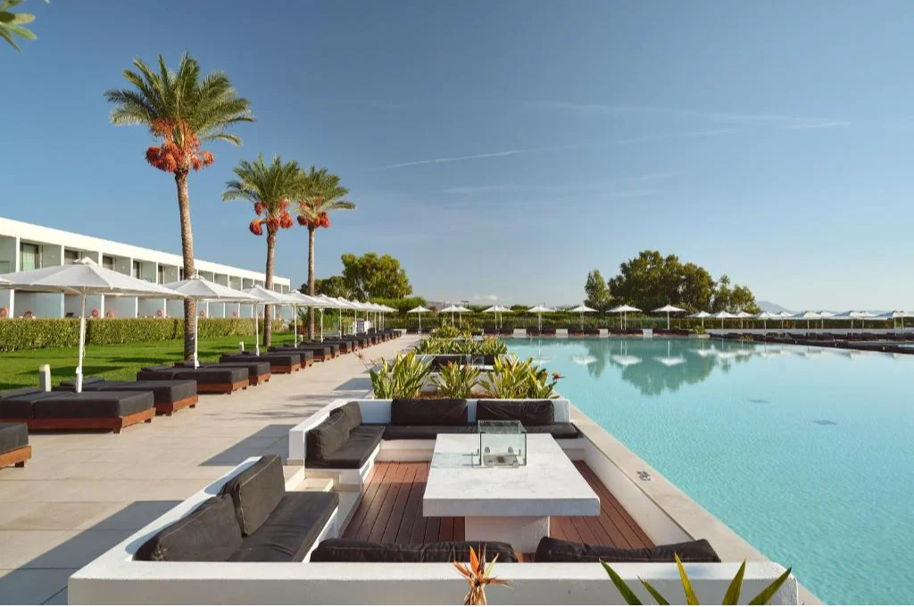 Gennadi Grand Resort zitplekken bij zwembad 