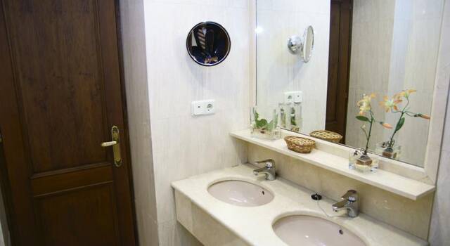 Badkamer van een tweepersoonskamer van Hotel Best Western Los Condes in Londen
