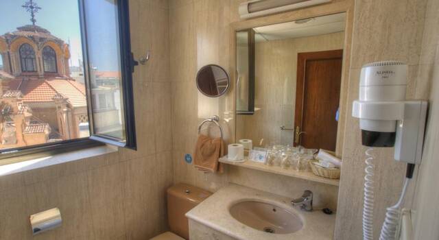 Badkamer van een tweepersoonskamer van Hotel Best Western Los Condes in Londen