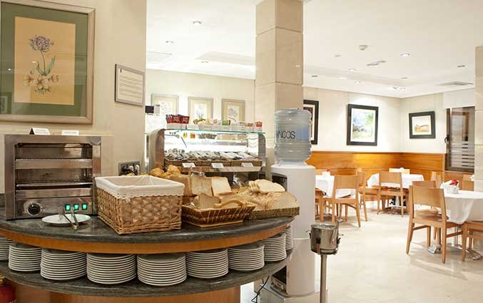 Ontbijtzaal met ontbijtbuffet van Hotel Regente in Madrid