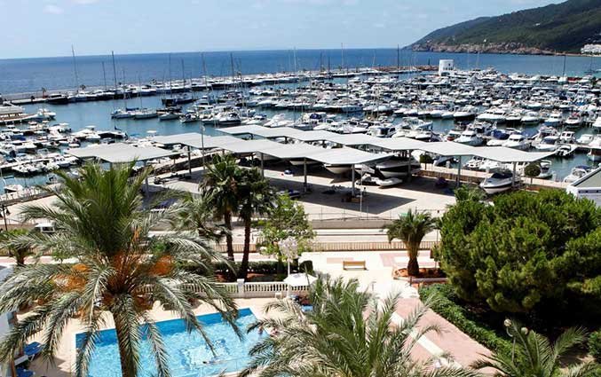 Overzicht van hotel Tres Torres op Ibiza