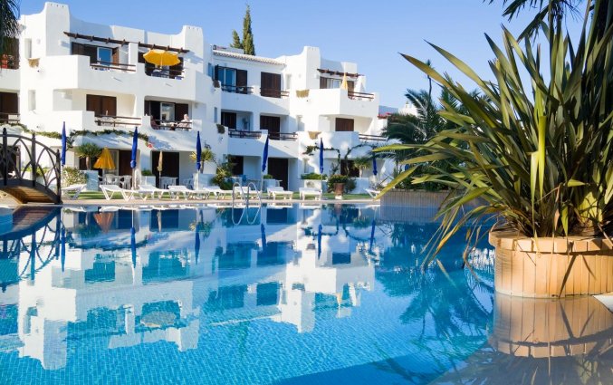 Buitenzwembad van Resort Balaia Golf Village in Algarve