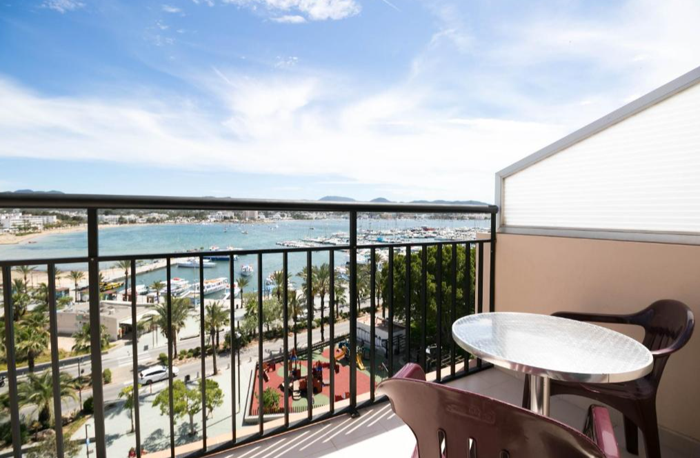 Balkon The Red Hotel by Ibiza Feeling