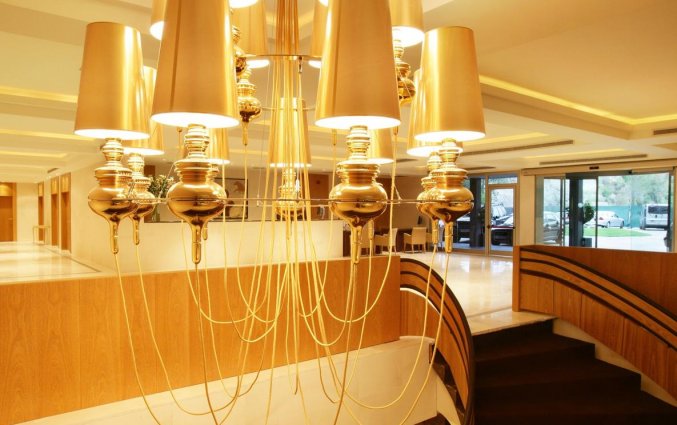 Kroonluchter in lobby van Gran Hotel Monterrey Lloret de Mar Costa Brava