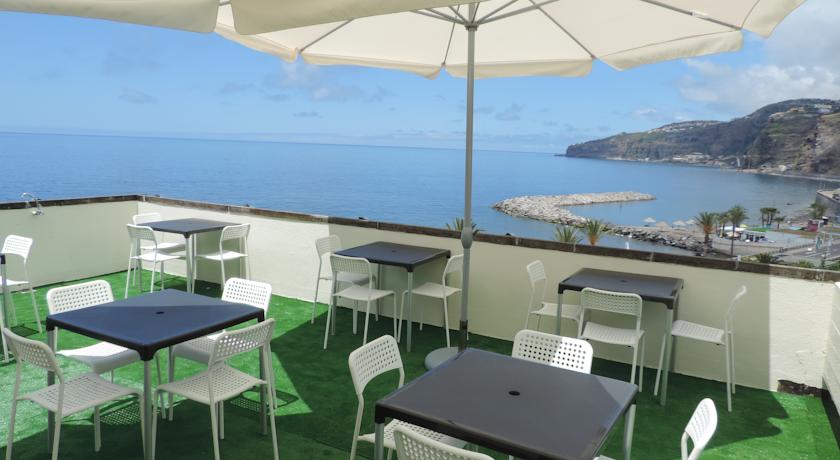 Het terras van Hotel Cheerfulway Bravamar Madeira