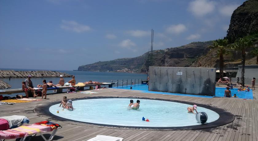 Het zwembad van Hotel Cheerfulway Bravamar Madeira