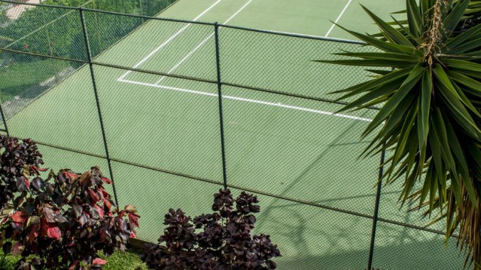 Tennisbaan van Studio's Dorisol Buganvilia op Madeira