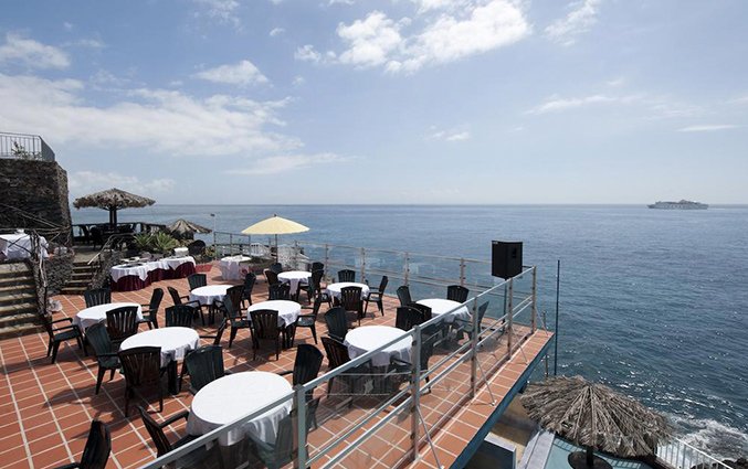 Terras van Hotel Roca Mar op Madeira