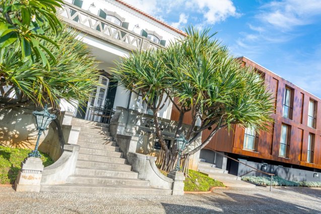 Ingang van Hotel ARTS in Conde Carvahal op Madeira 