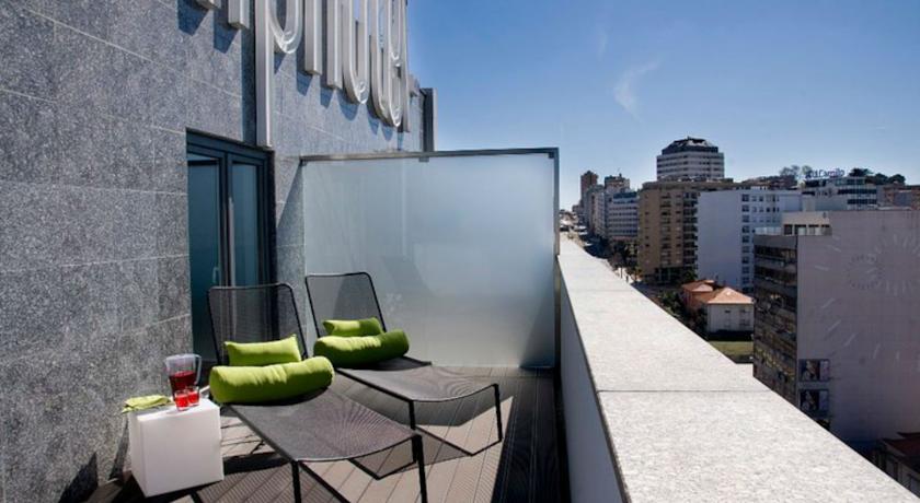 Balkon van een tweepersoonskamer van Hotel Clip Gaia Porto in Porto