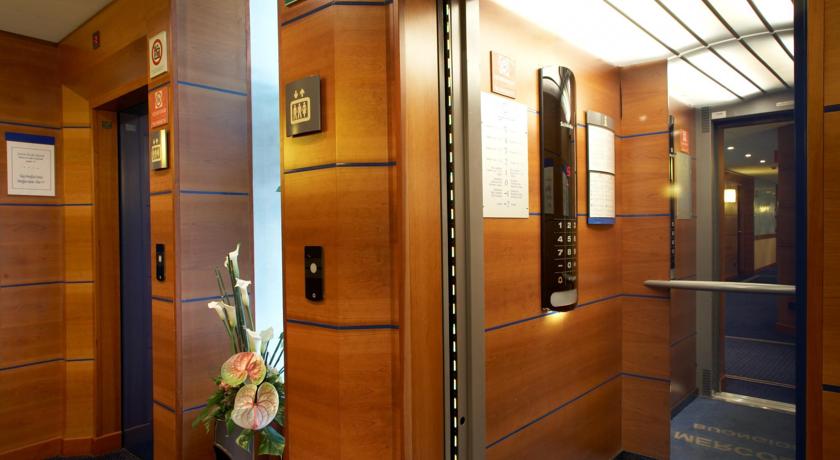 Hal met lift in Pacific Hotel Fortino Turijn