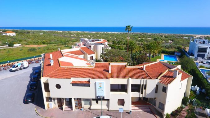 Gebouw van Hotel Praia da Lota Resort in de Algarve