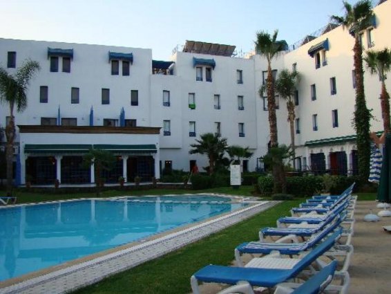 Buitenzwembad van Hotel Ibis in Fez