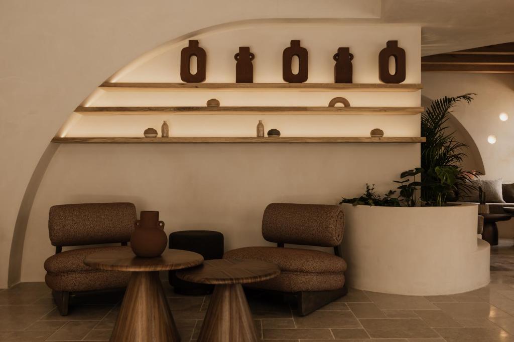 Momi Slow Living Hotel - lounge met bogen