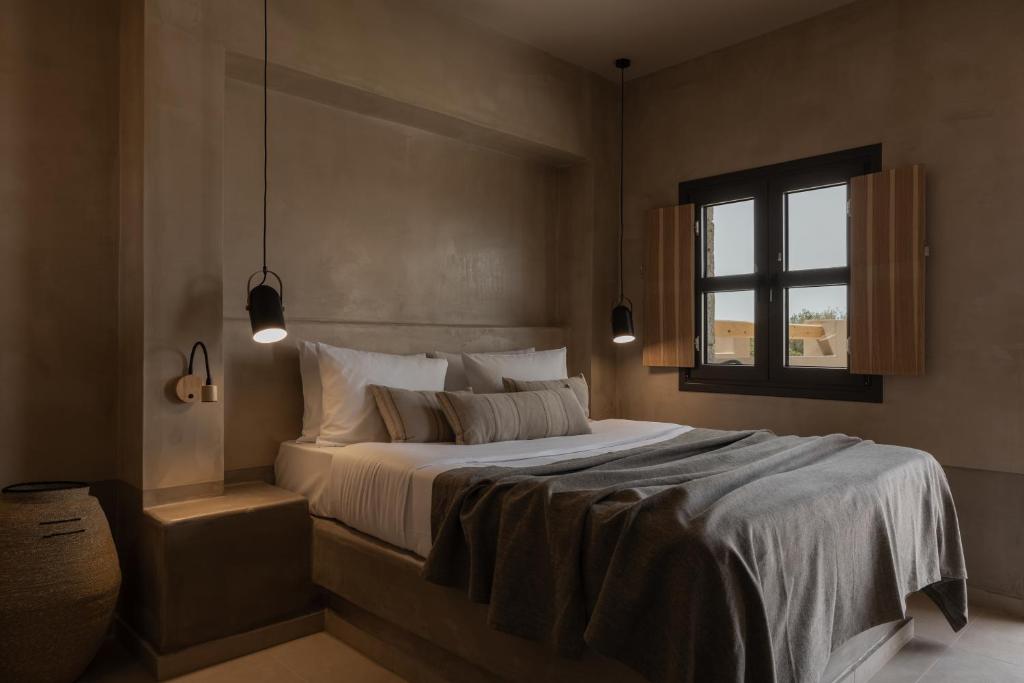 Momi Slow Living Hotel - slaapkamer met houten luiken