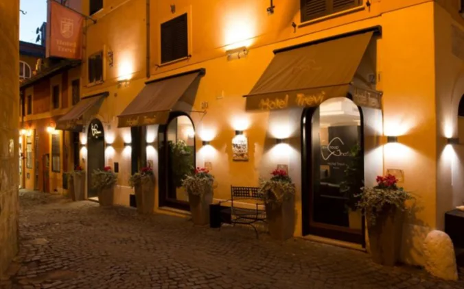 Aanzicht van hotel Trevi Rome