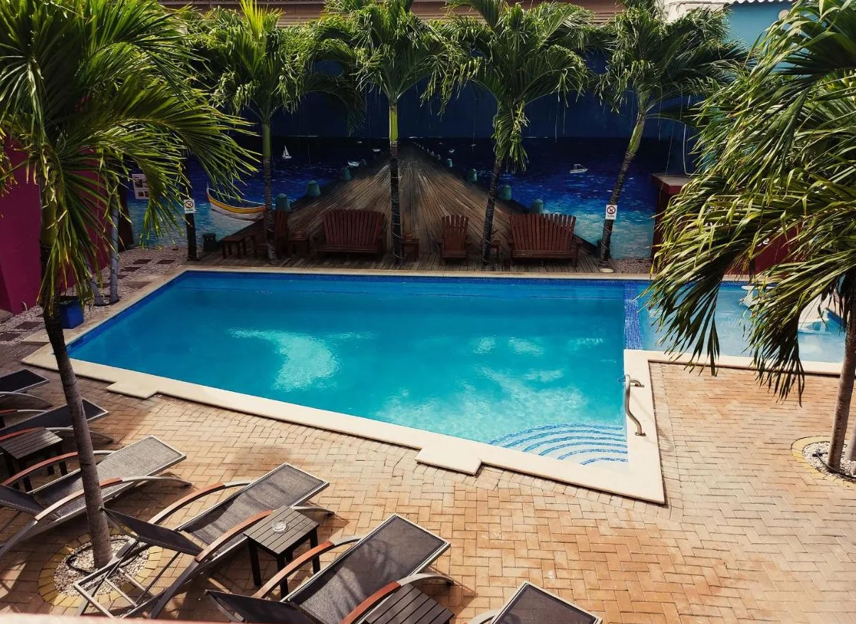 The Ritz Village Hotel -  zwembad