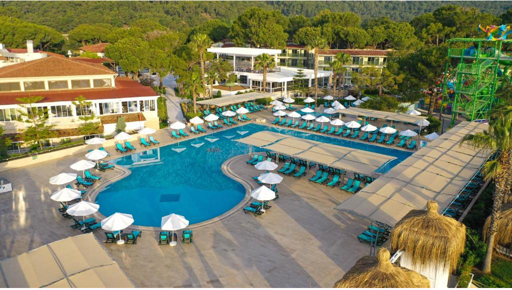 Crystal Flora Beach Resort