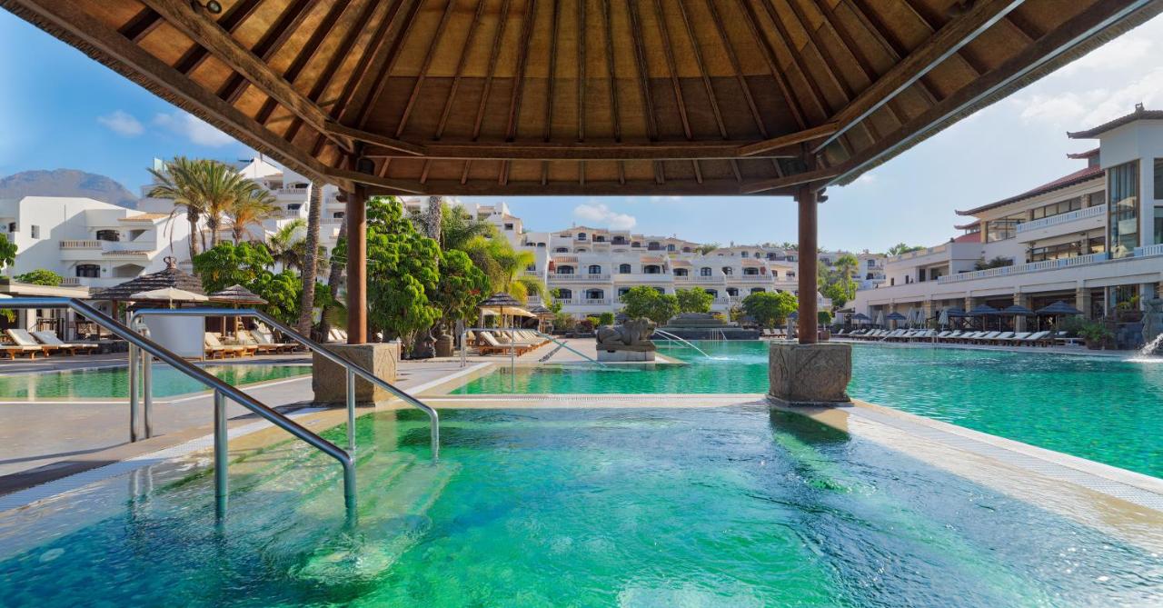 Regency Country Club Apartments & Suites