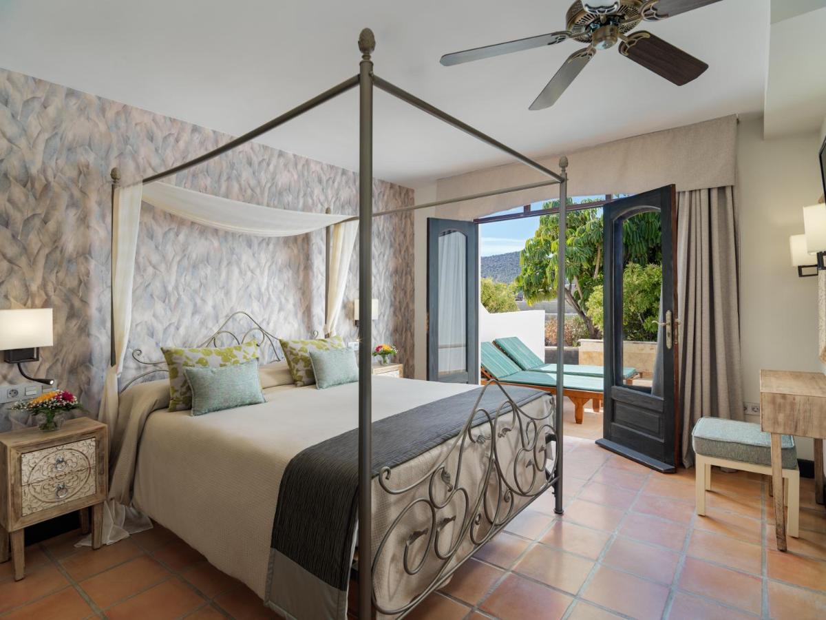 Regency Country Club Apartments & Suites