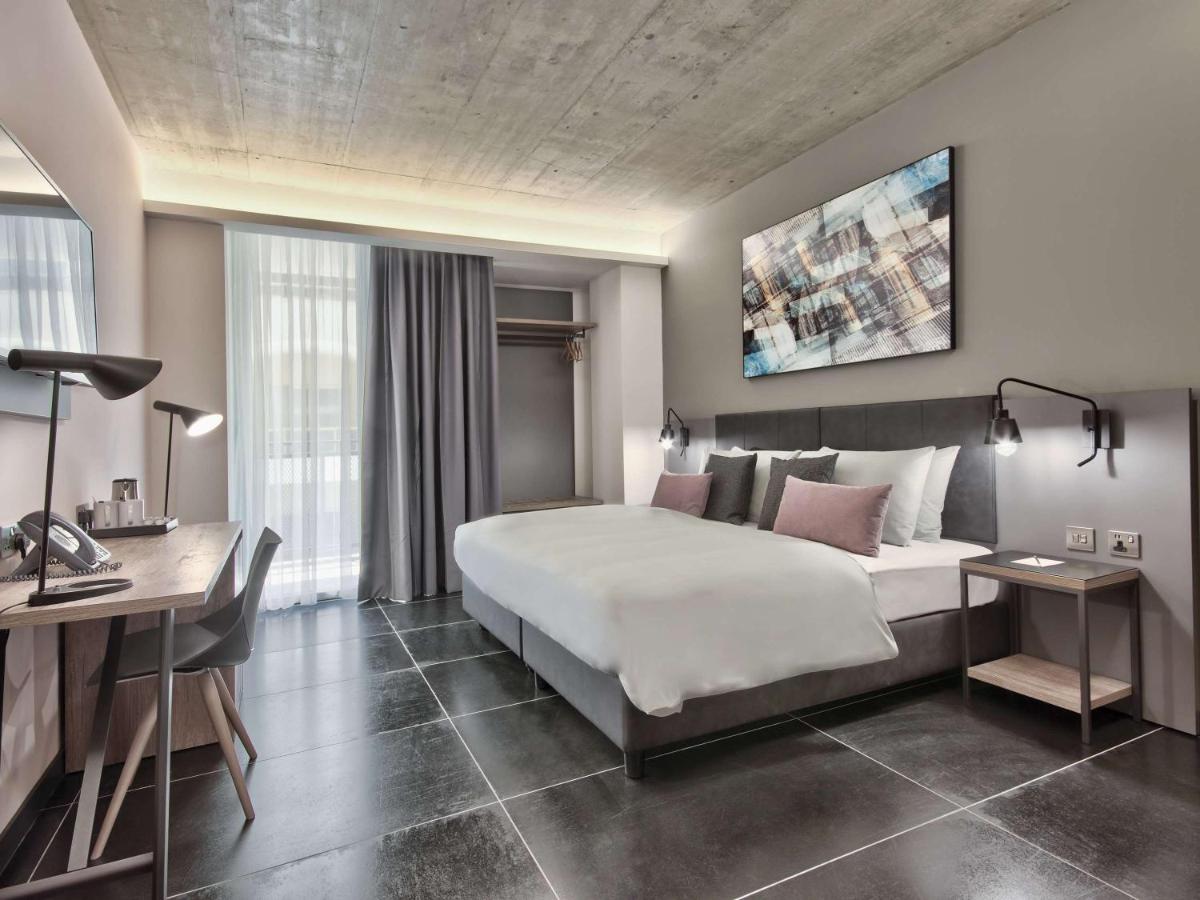 Number 11, Urban Hotel