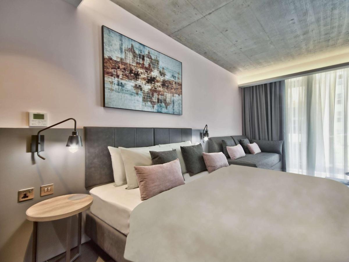 Number 11, Urban Hotel