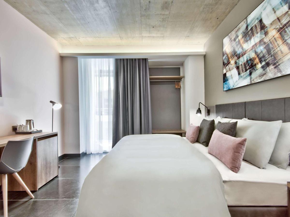 Number 11, Urban Hotel