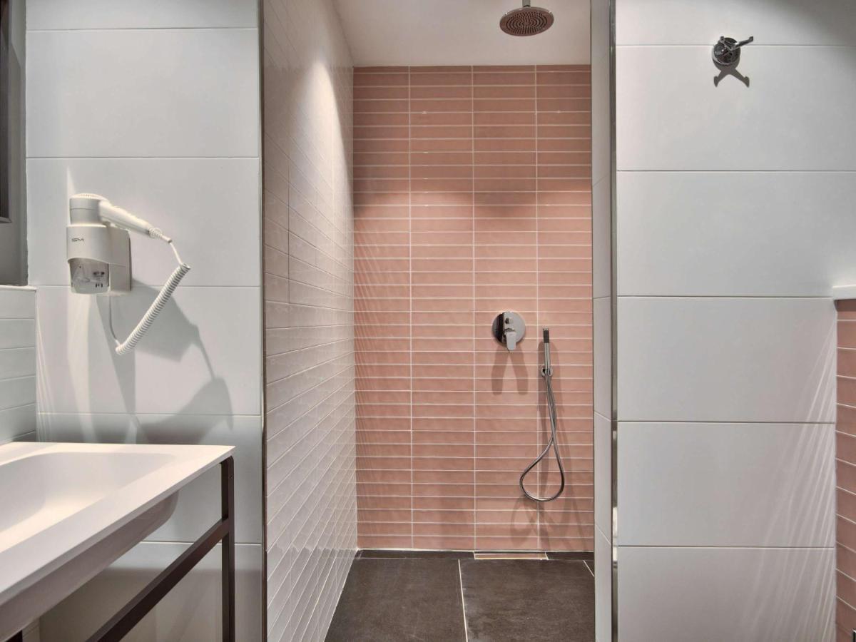 Number 11, Urban Hotel