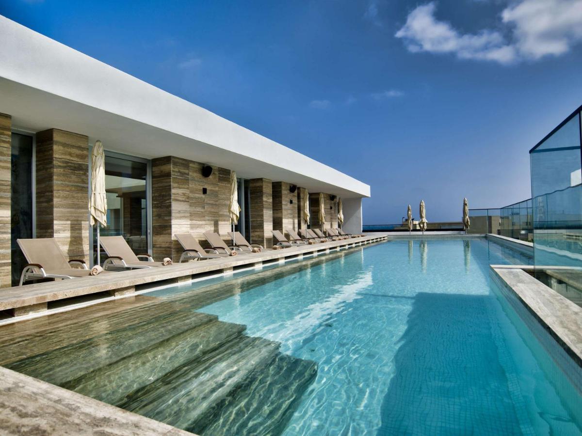 Number 11, Urban Hotel