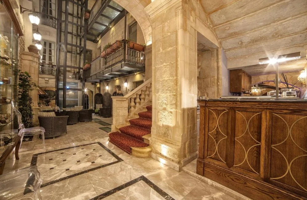 Palazzo Consiglia lobby