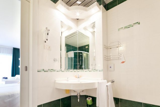 Een badkamer van Hotel Qualys Nasco Milaan