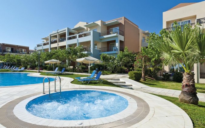 Zwembad van Aparthotel Selini Suites Kreta