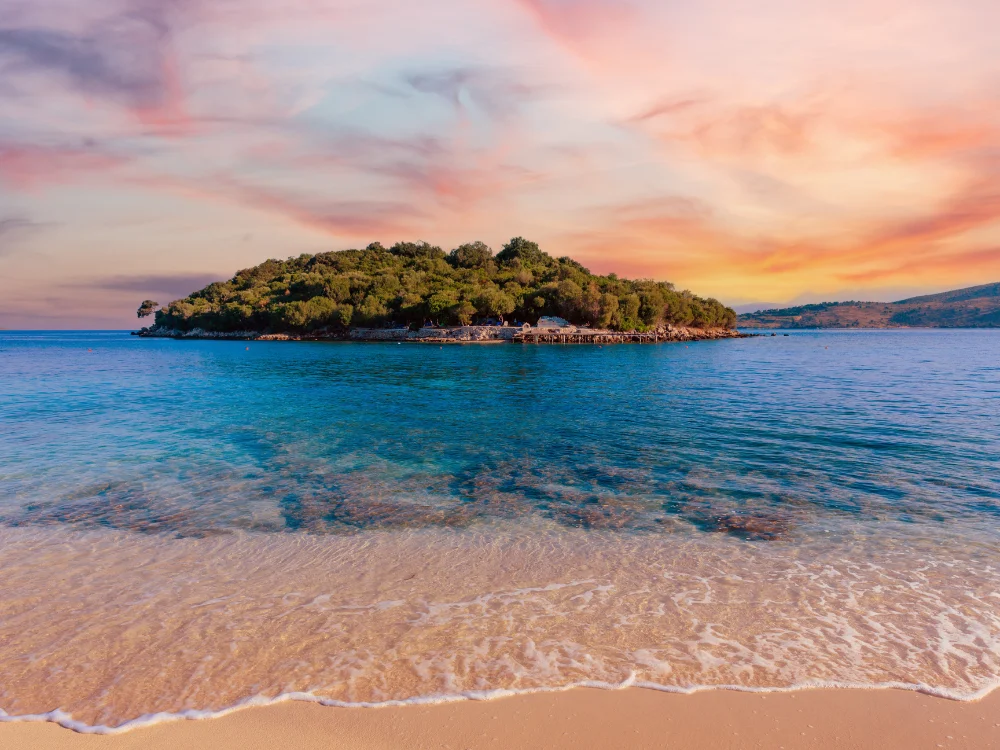 Zonsondergang aan het strand Albanië