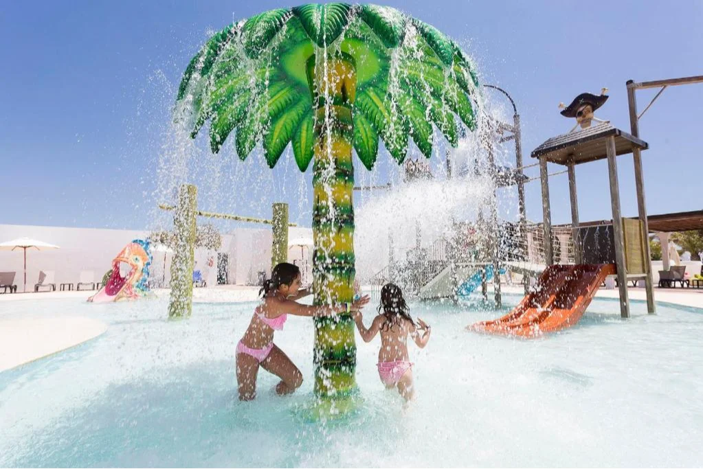 Spelende kinderen Grand Palladium White Island Resort & Spa