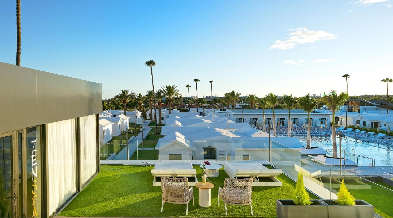 Terras en zwembad van Club Maspalomas Suites & Spa op Gran Canaria