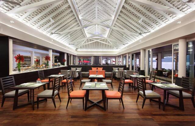 2 restaurants bij Amari Phuket
