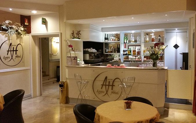 Receptie van Hotel Agape in Milaan