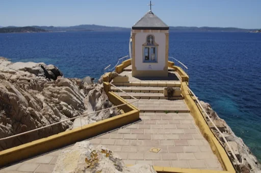 Kleinschalig-Sardinie5