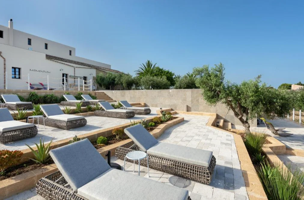 Momentum Wellness Bioresort ligstoelen 