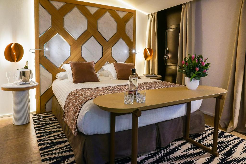 Hospes Maricel y Spa - slaapkamer met zeezicht