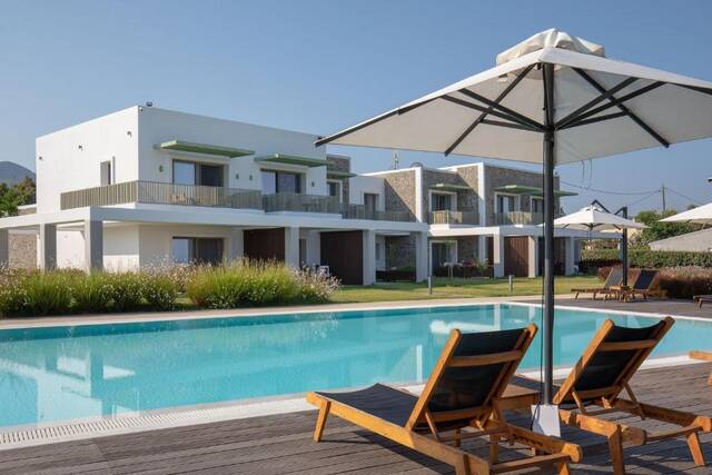 Kyma Suites - zwembad en suites