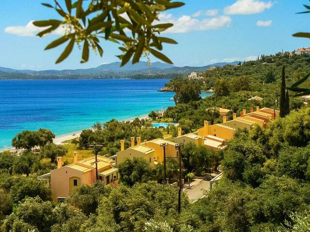 Barbati Bay Elegant Beach - kust met olijfgaarden