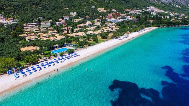 Barbati Bay Elegant Beach - luchtfoto van het strand van Barbati