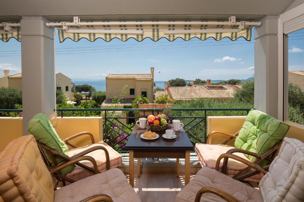 Barbati Bay Elegant Beach - terras met zithoek