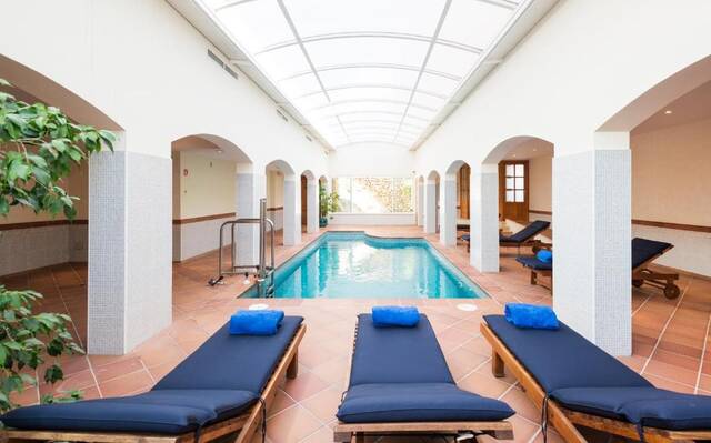 Hotel Cala Fornells - binnenzwembad