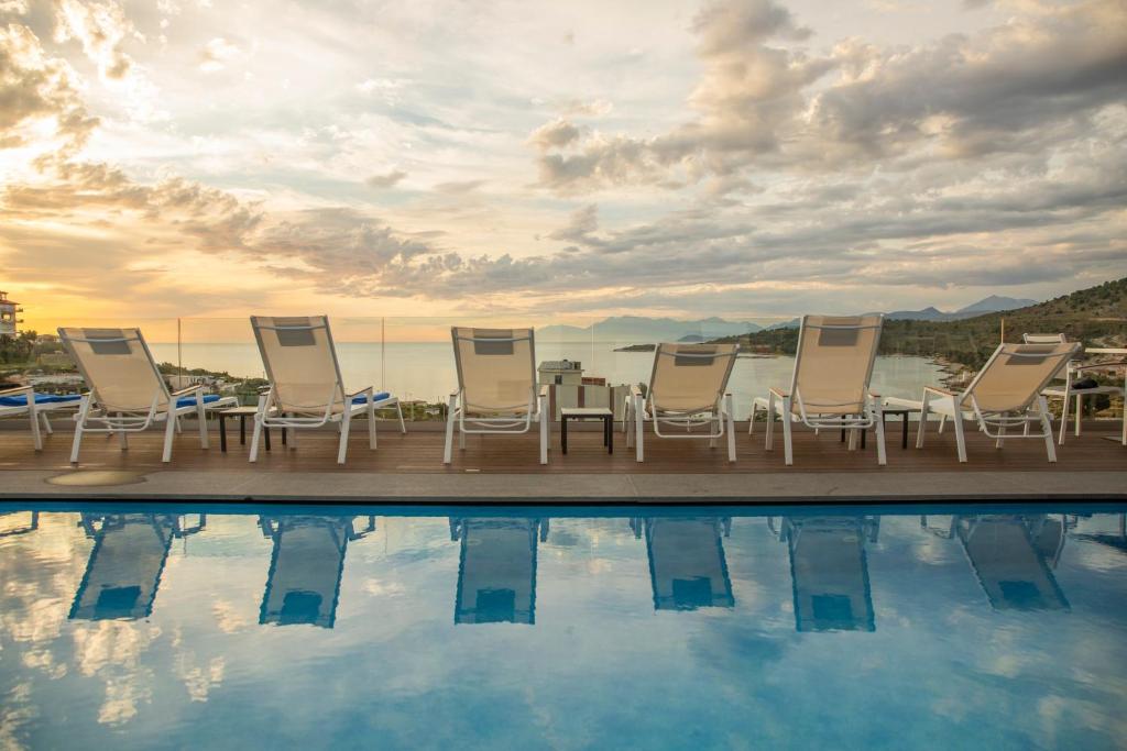 Hotel Porta Ksamil - zwembad met zeezicht