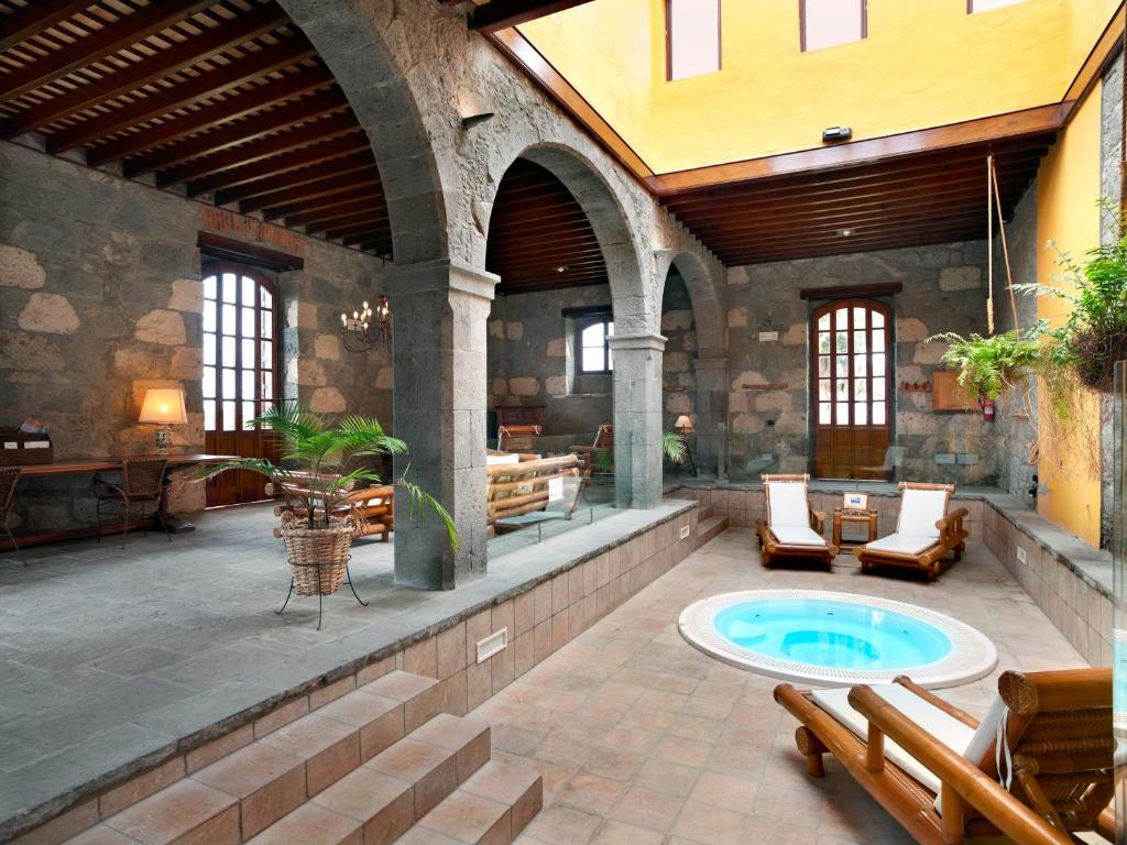 La Hacienda del Buen Suceso - binnenplaats met jacuzzi