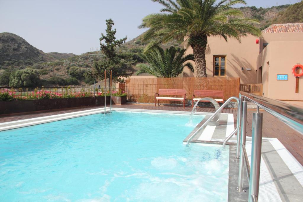 Hotel Rural El Mondalon - zwembad