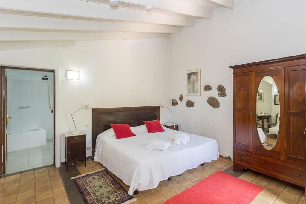 Hotel Rural Las Calas - kamer met antieke kast